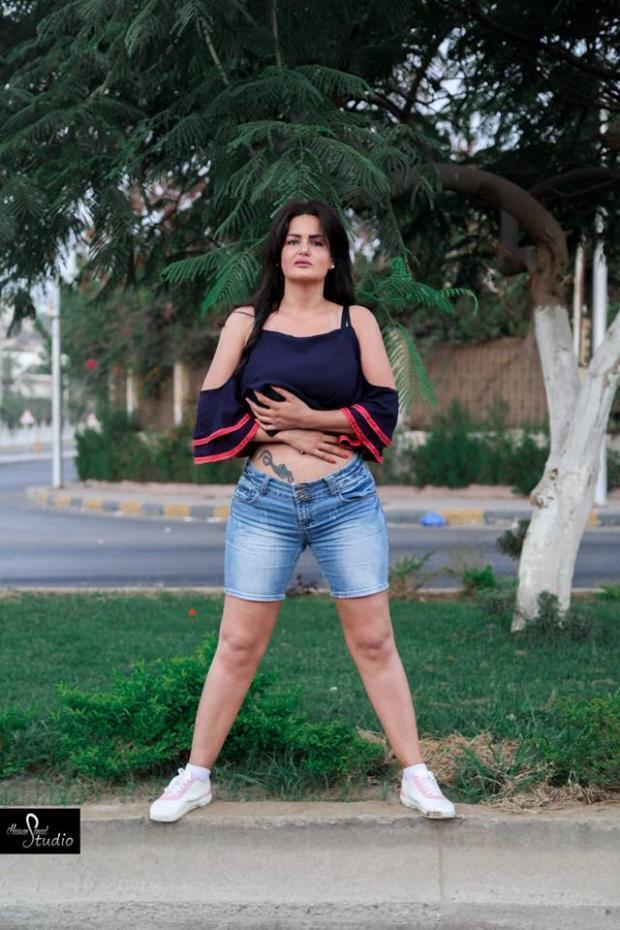 بالصور سما المصري بشورت و تاتوه مثير بعد قرار توبتها