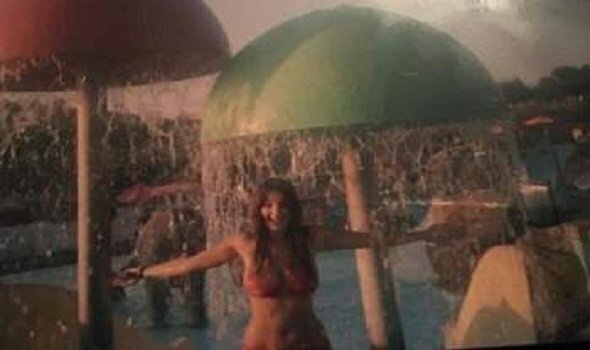 صافيناز تنشر صورتها بالمايوه وهي تبلغ من العمر 18 عام
