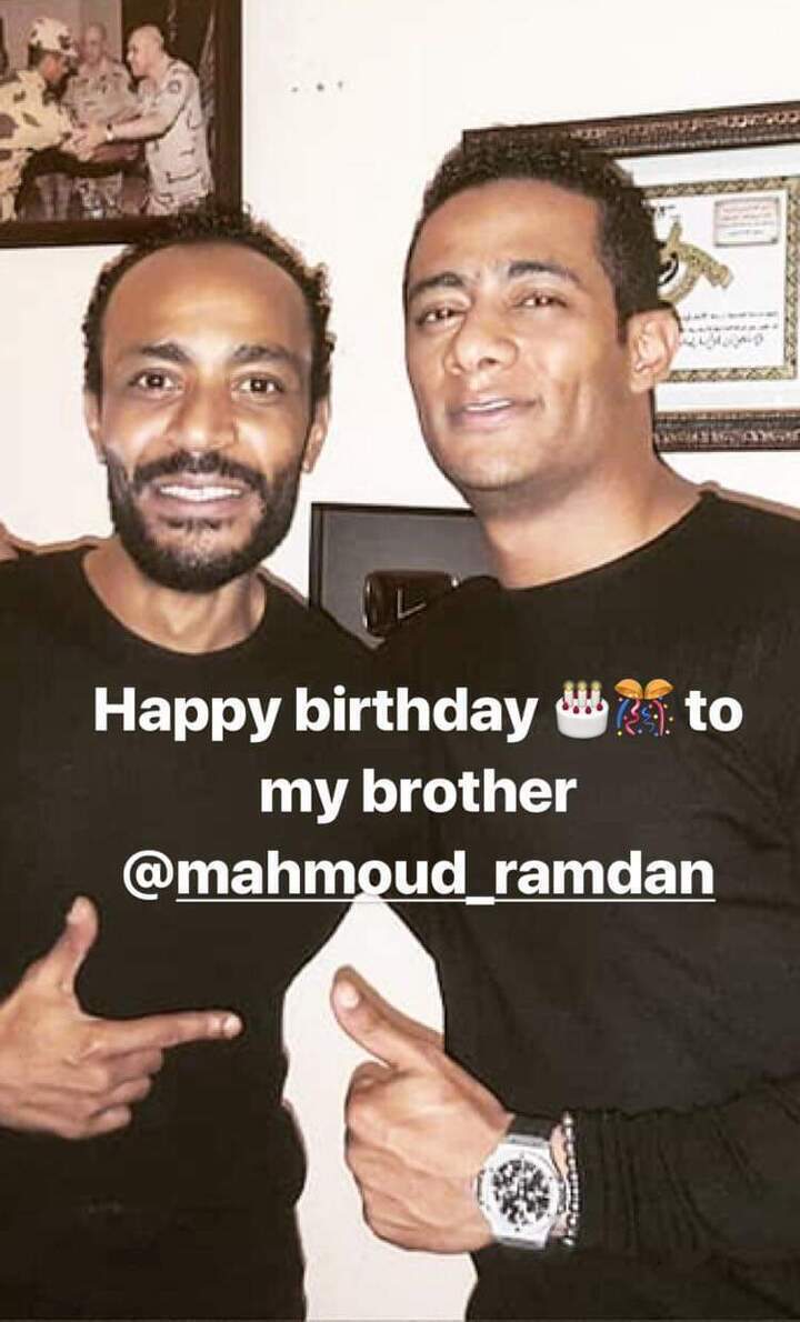 شاهد لأول مره صورة محمد رمضان مع أخيه والشبه الكبير الذي يجمعهم