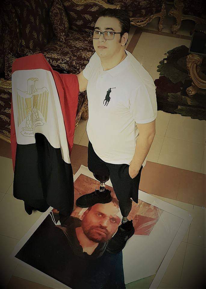 قصة صورة  الإرهابى تحت أقدام البطل