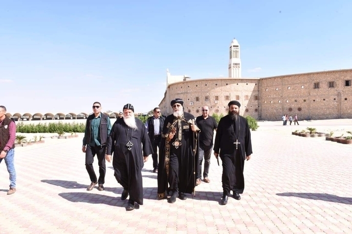 بالصور تفاصيل زيارة البابا لدير أبو مقار اليوم وهذا ما قاله لرهبان الدير