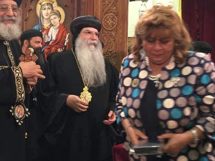بالصور غضب قبطي كبير من نائبه قبطيه بسبب مقارنة ما فعلته مع البابا تواضروس ومقارنة هذا بما فعلته مع شيخ الأزهر