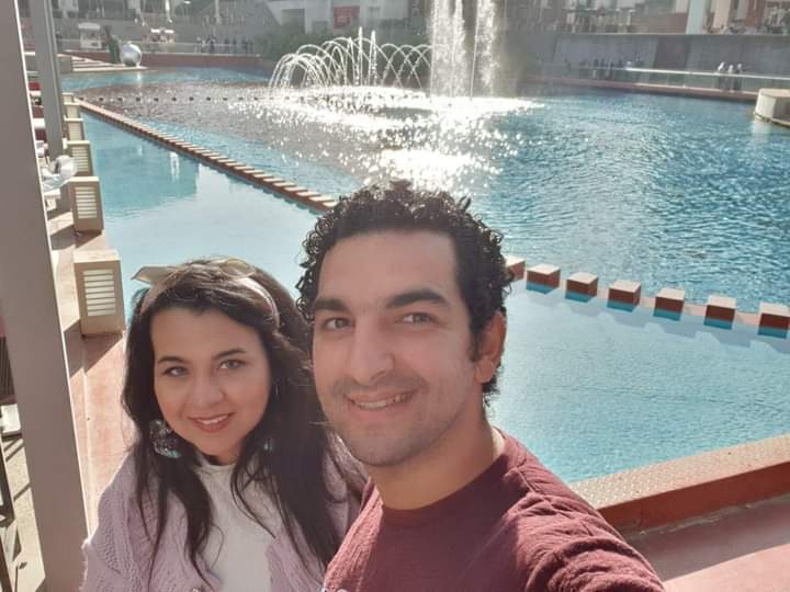 زوجة الملاك توما ثروت تنشر صور تجمعهما وتعلق بكلام صعب جدا 