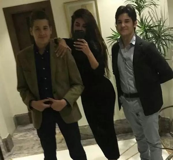 شقيقة ياسمين صبري تبهر الجميع في اول ظهور لها هل تشبهها