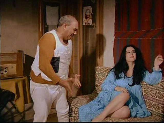 مفاجأة عن زوجة ممدوح عبدالعليم الاولي نجمة الاغراء وطردت من مصر لسبب خطير