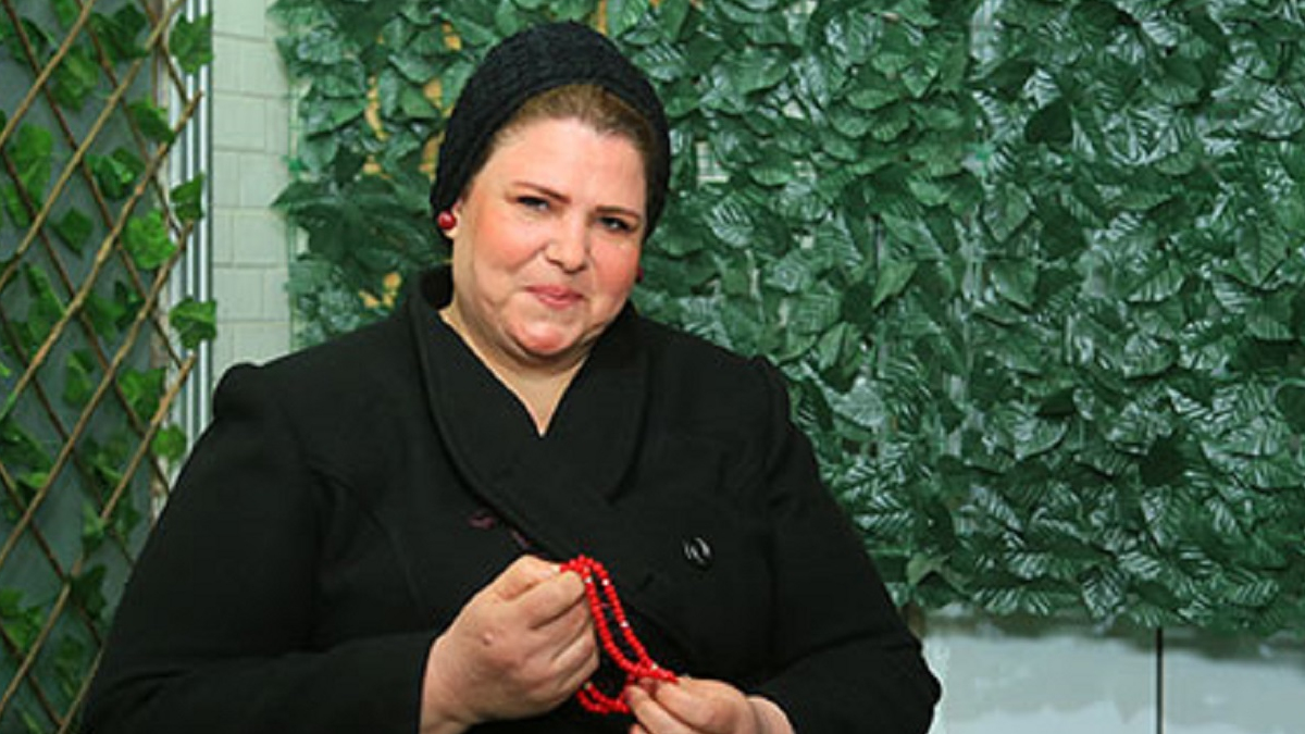 لن تصدق الشبه بين الفنانة الراحلة دلال عبد العزيز وشبيهتها