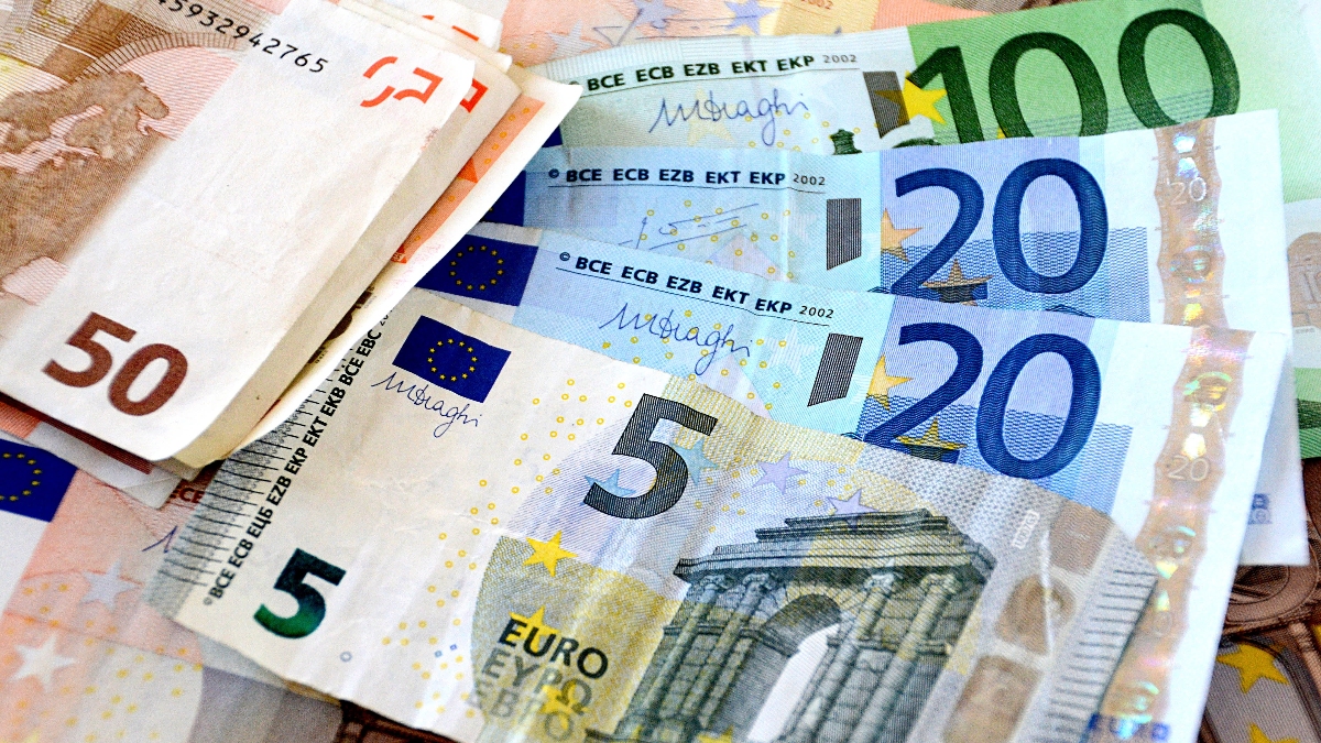 سعر اليورو مقابل الجنية في البنوك اليوم الجمعة 10 يونيو 2022