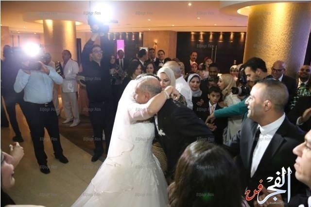 أحمد السقا بصحبة زوجته فى حفل زفاف عائلي  صور 