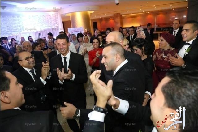أحمد السقا بصحبة زوجته فى حفل زفاف عائلي  صور 